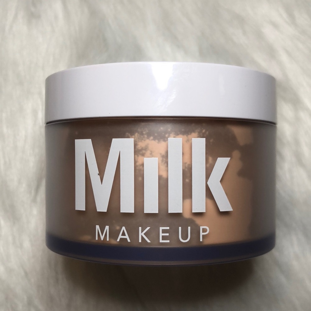 Milk Makeup Translucent Powder in Medium